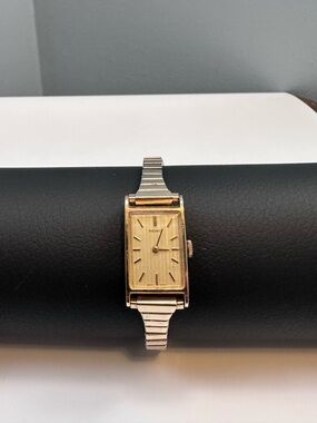 Vtg Seiko Ladies 17mm Watch Gold Tone Windup Gold Tank Dial 1100-5149 -RUNS